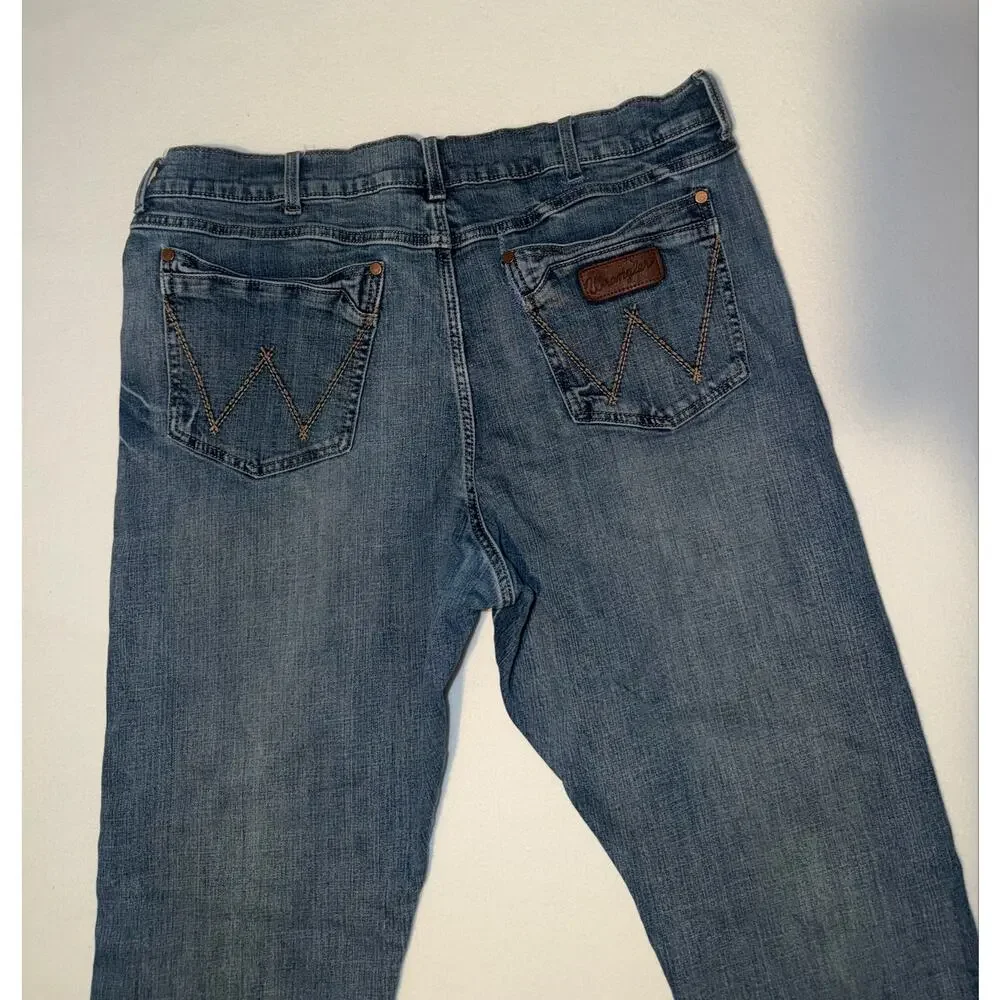 Wrangler retro men’s bootcut blue jeans